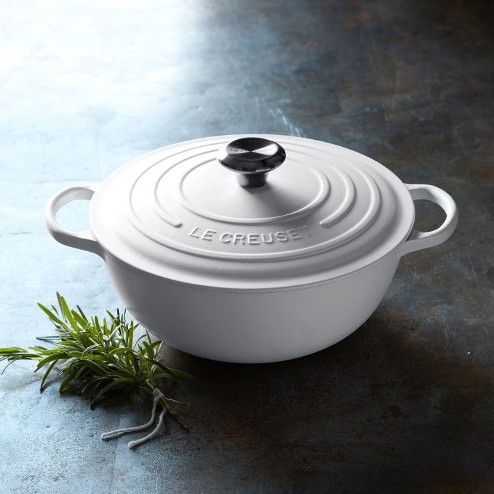 gift guide for the minimalist mom: dutch oven